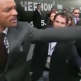 Will Smith Slaps Ukrainian Reporter That Tries To Kiss Him! (Video) Share Will Smith just slapped a Ukrainian reporter across the face at the Moscow premiere of “Men in Black 3″ The Ukrainian reporter tries to kiss Will on the lips...